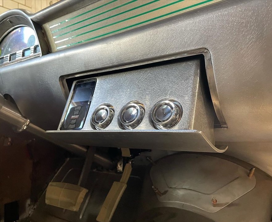 woodwardfab's tweet photo. A beautiful full custom dash from Craftworks Fabrication the clean factory look, nothing fancy!
#HotRod #StreetRod #RatRod #RestoMod #CustomFaB #Fabricate #Fabrication #MetalFabrication #FabTools #MetalFab #MetalWork #MetalArt #MetalShaping #MetalFinishing #ShopTools #SteelFab https://t.co/ifrRCyAySq