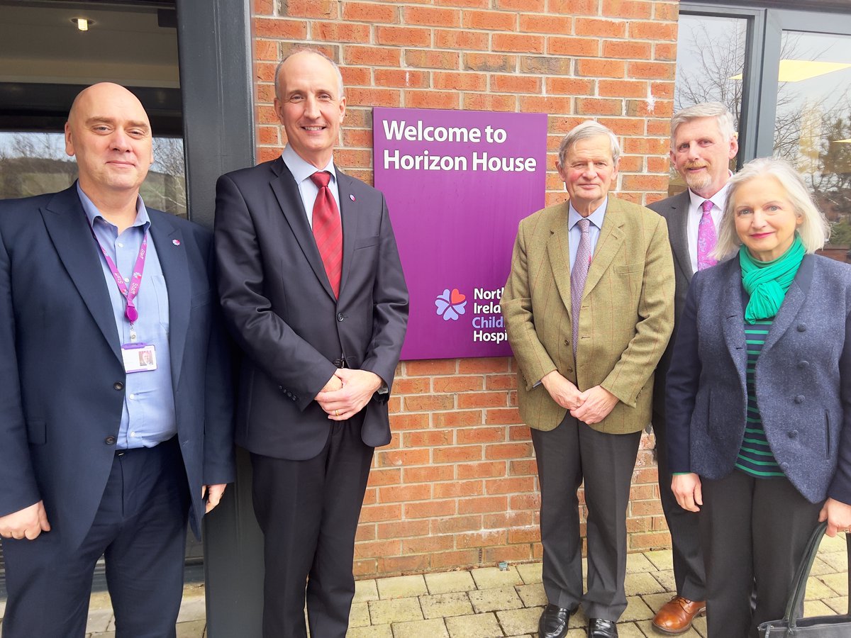 nichildrenshosp's tweet photo. David McCorkell, Lord Lieutenant of County Antrim was joined by his wife, Sue, for a visit with us yesterday. 

Our Chairman @gerry_millar presented David with our limited edition Midnight Garden tote bag, now on sale in your nearest Hospice shop! 👜

Thanks for your visit 💜 https://t.co/nEdAXUTYue