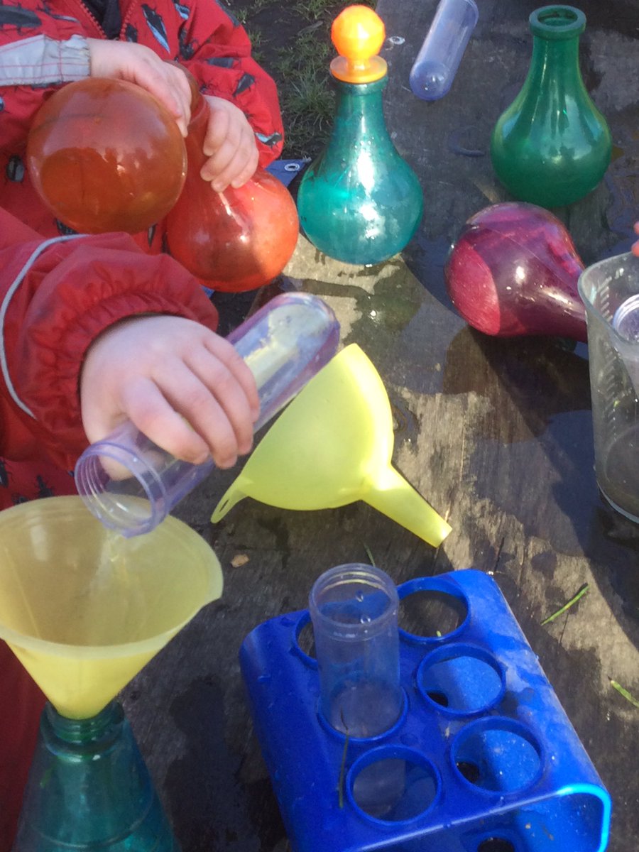 HTAClassSmith's tweet photo. ❤️Love is in the air 🏹This morning we decorated hearts, made potions and cooked up delicious dishes in the mud kitchen.We cooked and ate smores and chocolate bananas on the fire.#HTAforestschool https://t.co/zFcNXDa1CE