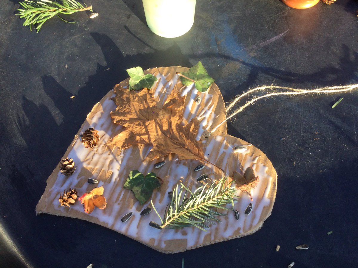 HTAClassSmith's tweet photo. ❤️Love is in the air 🏹This morning we decorated hearts, made potions and cooked up delicious dishes in the mud kitchen.We cooked and ate smores and chocolate bananas on the fire.#HTAforestschool https://t.co/zFcNXDa1CE