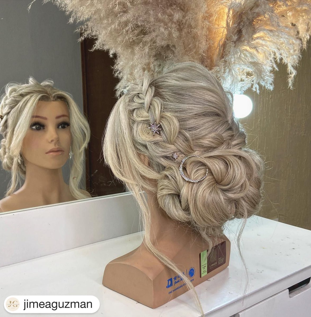 LIMAGE_GmbH's tweet photo. MANNEQUIN:
https://t.co/kMG2NYhFtJ
SHOP NOW
work by @jimeaguzman
#limage #blond #updo #makeup #updos #braids #braid #weddinghair #wedding #love #Hairstylist #hairstyle #mannequinhead #hairgoals #waves #hair #vintage #love #blondhair #pastelhair #braidedhair https://t.co/JzftrEUONE