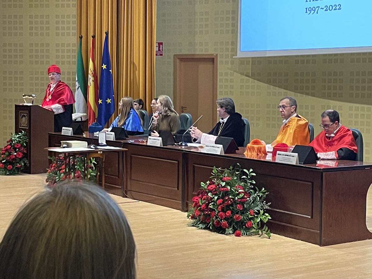 jcalferez's tweet photo. Inconmensurable lección magistral de investidura del doctorado Honoris Causa por la UPO del Prof Dr D. Víctor Moreno Catena https://t.co/v6Wy5vVXYu