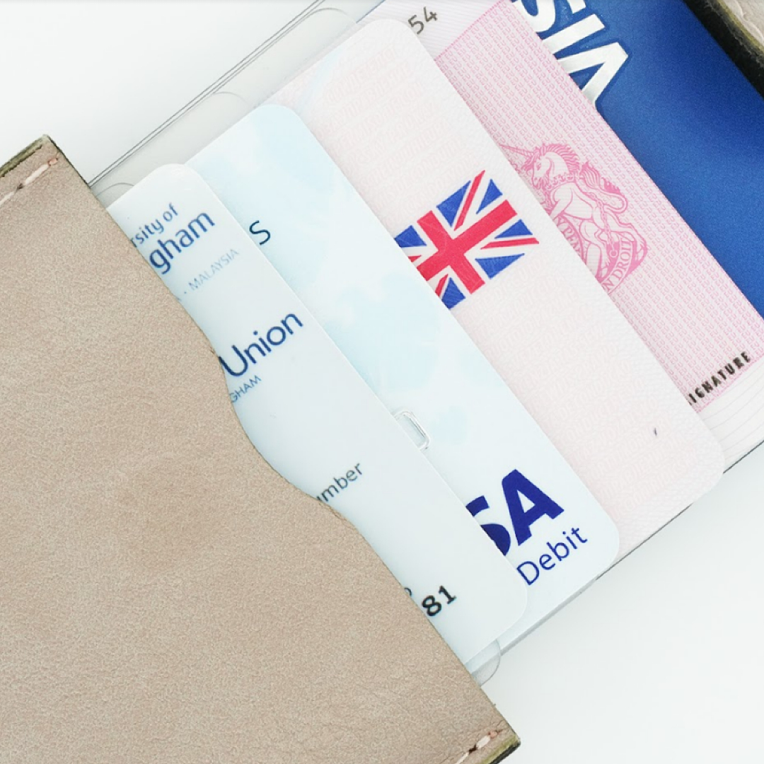 The Coulf Original RFID Card Holder is the perfect, classy, pull tab wallet that will fit any needs. 

Shop Now! Link in our bio.

#rfid #organize #organizer #wallganizer #wallorganize