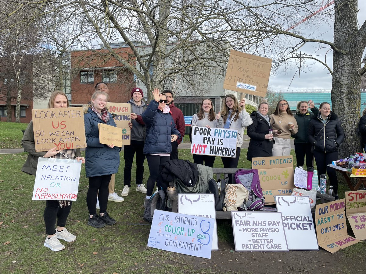 TraceyF75154095's tweet photo. #CSP4FairPay We do not want to strike but here we are! We want the best care for our patients 🥰 @ClaireyFairyFox @gloshospitals Thank you to our Therapy team for supporting us to be able to do this https://t.co/r8xnrQDtgb