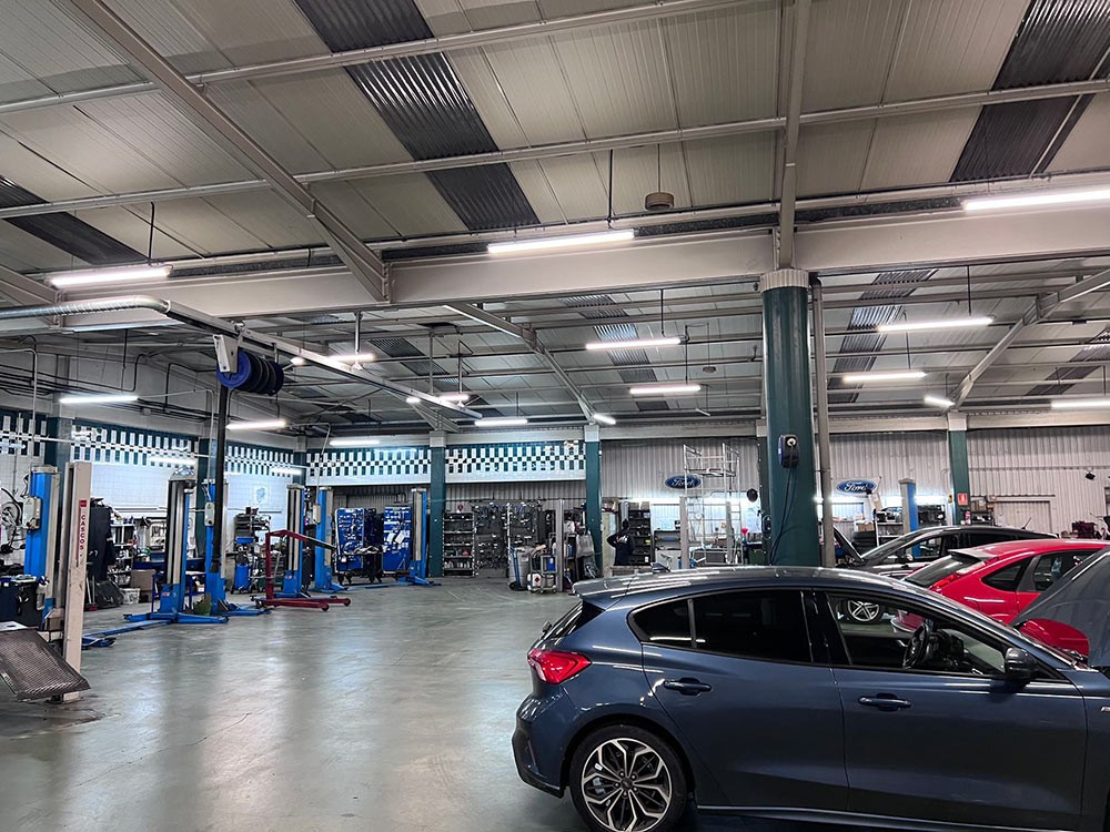 chz_lighting's tweet image. Recently, CHZ Lighting Spain Branch completed the lighting replacement work of some 4S stores of Bilbao Ford, replacing the traditional fluorescent tubes with our Tri-proof lights, and achieved good lighting effects. Learn more bit.ly/3DVMMy5 #ledlighting #solarledlight