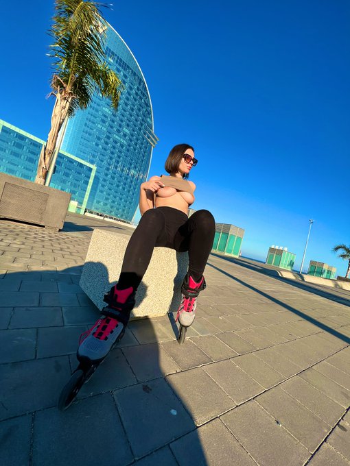 You like rollers ? 🤩 https://t.co/rAdfs33dcO<a href="/tag/blacktapeprodject"class="tags"><span>#blacktapeprodject</span></a>