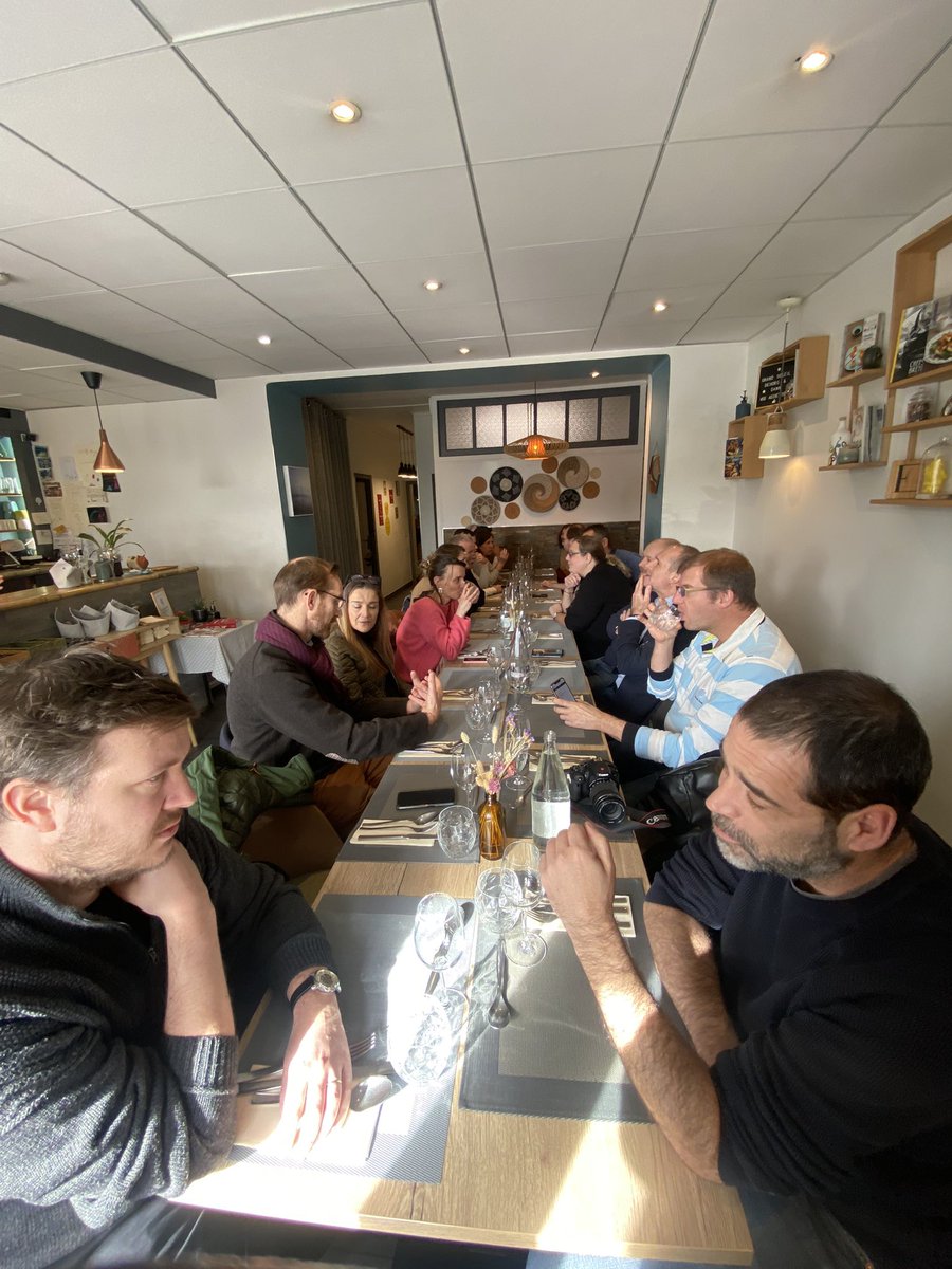 #LEXADNBooster
C’était l’<a href="/OrangeBretagne/">Orange Bretagne</a> Lab 5G avec <a href="/JJ_Gaouyer/">JJGaouyer</a> !
Petit détour au restaurant pour une pause bien méritée avec notre équipe qui c’est agrandie pendant le trajet 🚍 ✨ Un bon moment de convivialité en perspective !