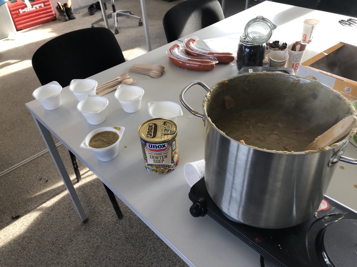 Vandaag de werknemers getrakteerd op een warme bak snert ⁦<a href="/VanWijnenGroep/">Van Wijnen</a>⁩ ⁦<a href="/JKKokMetselen/">Jurgen Kok</a>⁩ ⁦<a href="/gosse42/">gosse.cox</a>⁩ ⁦<a href="/vandersluistb/">Van der Sluis</a>⁩ #43 woningen Duin en Water