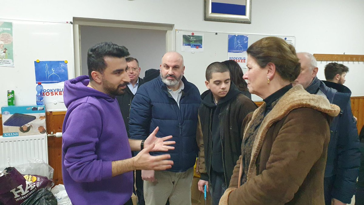 mustafacansati's tweet photo. @lawinmaastricht Annamarie Penn-te Strake, the mayor of Maastricht, @uitMaastricht  came to visit the center where we collect donations and promised to donate 1 euro for every person registered in Maastricht (roughly 120.000). https://t.co/25DEAJOJCh
