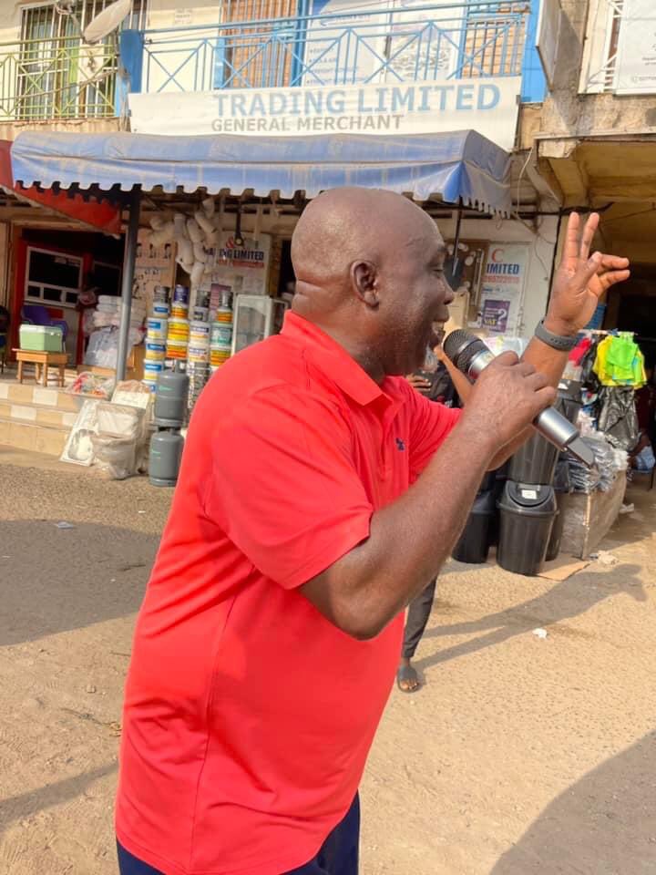 Prophet_Anto's tweet photo. Street Evangelism @ the  Dansoman Market. 
The Great Commission
 (Matthew 28:19-20)
“Therefore go and make disciples of all nations, baptizing them in the name of the Father and of the Son and of the Holy Spirit, and teaching them to obey everything I have commanded you. https://t.co/AeWxyHaQJH
