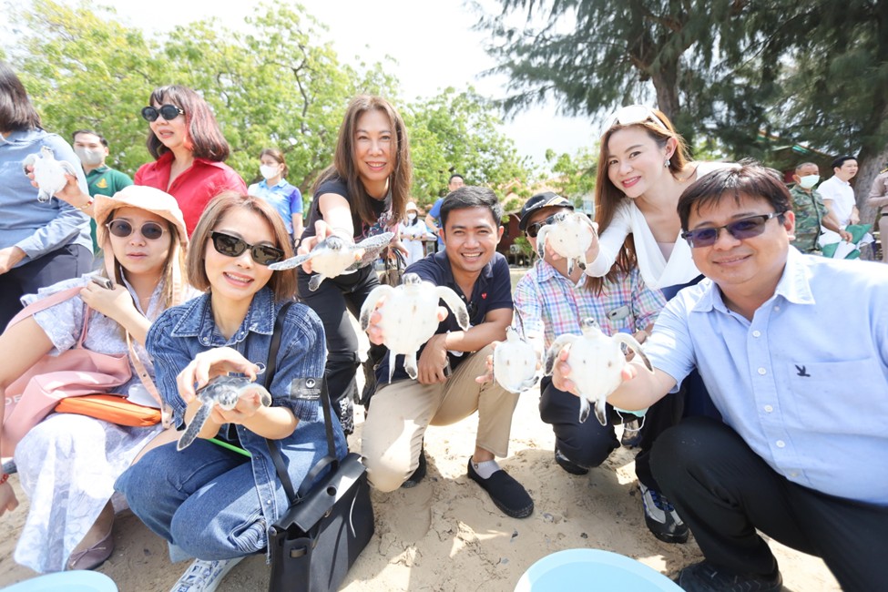NewsWorld_CN's tweet photo. วกส. รุ่นที่ 3 ปล่อยเต่าศูนย์อนุรักษ์พันธุ์เต่าทะเล กองทัพเรือ ณ ศูนย์อนุรักษ์พันธุ์เต่าทะเล กองทัพเรือ อ.สัตหีบ จ.ชลบุรี

#วกส #ศูนย์อนุรักษ์พันธุ์เต่าทะเล #เต่าทะเล #กองทัพเรือ #NewsWorld https://t.co/4YSrciLQCO
