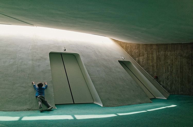 THECOOLISSUE's tweet photo. French Communist Party Headquarters by Oscar Niemeyer https://t.co/HqOFDMMUBR