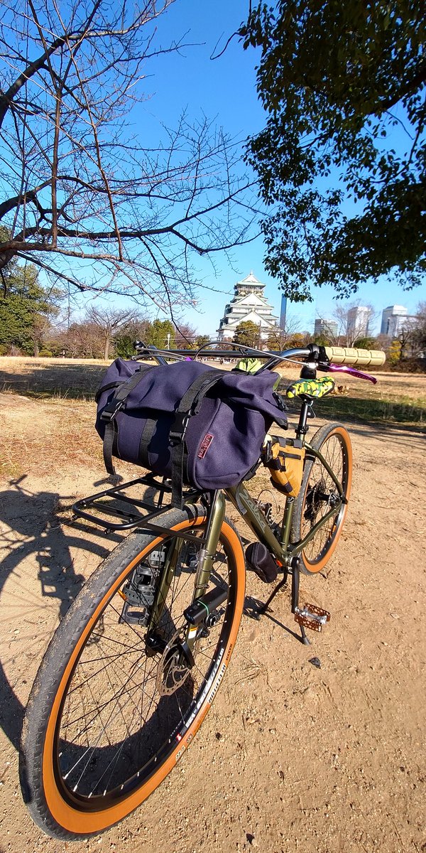 higekuma52's tweet photo. 確かに、大阪城ってグラベル多いな🚵🙌
#グラベルバイク
#salsacycles
#buffalobag https://t.co/MQccoFKKPR