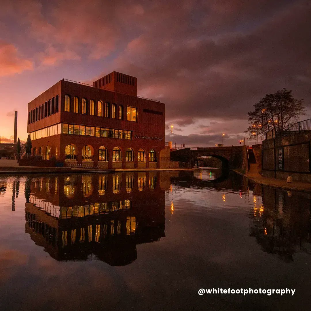We love to see you capture #TheIslandQuarter in all its beauty. This stunning sunrise was caught by Tracey Whitefoot. 📸 

Such a beautiful sky above the calming reflection of 1 The Island Quarter on the canal waters.