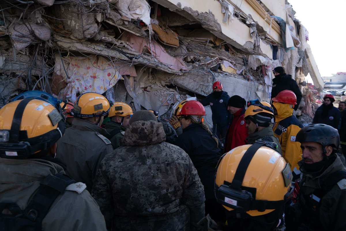 İsrail Türkiye'de (@israelinturkey) on Twitter photo İsrail arama kurtarma ekipleri seslerini duyan herkese ulaşmak için gece gündüz demeden ve kurtarılan her canla umudunu besleyerek #deprem bölgesinde çalışmaya devam ediyor.
Kalbimiz sizlerle, kolaylık diliyoruz.
<a href="/IDF/">Israel Defense Forces</a> İsrail arama kurtarma ekipleri seslerini duyan herkese ulaşmak için gece gündüz demeden ve kurtarılan her canla umudunu besleyerek #deprem bölgesinde çalışmaya devam ediyor.
Kalbimiz sizlerle, kolaylık diliyoruz.
<a href="/IDF/">Israel Defense Forces</a>