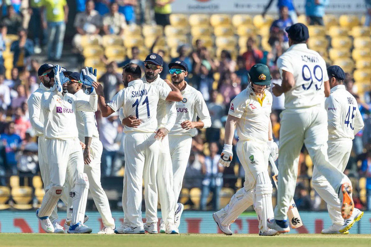 MdShami11's tweet photo. A fine start to the Border-Gavaskar Trophy. There is no better feeling than bowling with the shiny red ball and helping my team. Long way to go! Thank you for you support. #mdshami11 #mdshami #india #cricket #teamindia https://t.co/28GxdcDT03
