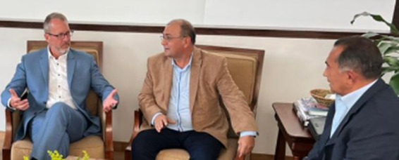 Barinas_noti's tweet photo. Gobernador de Barinas en reuniones con empresarios en los mejores Hoteles del estado, en busca de beneficios propios, mientras que el pueblo y los trabajadores públicos se encuentran en las calles en busca de sueldos dignos. #barinas, #noticiasBarinas, #sergioGarrido https://t.co/CqJE12j195