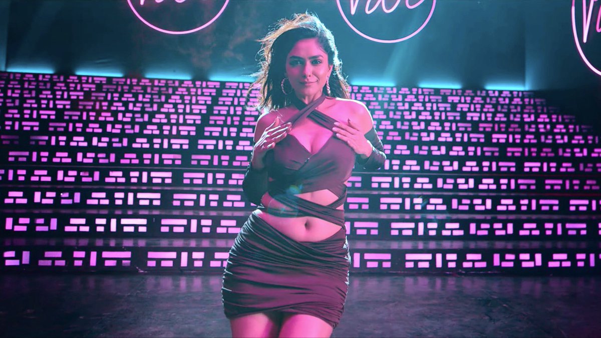 letscinema's tweet photo. MRUNAL THAKUR 🥵 https://t.co/O7I0mKsVoZ