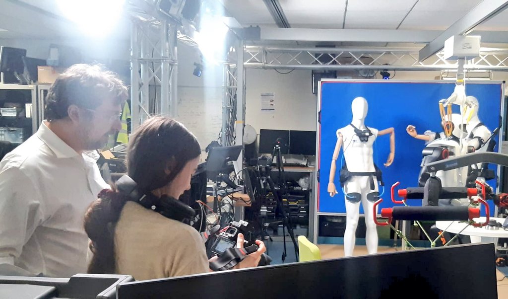 Inria_Nancy's tweet photo. 🎬 Les reportages se poursuivent avec @SRKommunikation à @Inria_Nancy & @labo_Loria ! 🤖 Aujourd'hui, zoom sur le #CreativLab avec la découverte des espaces #drones, #prototypage, #impression3D, #robotique.@Inria @Univ_Lorraine @CNRS_Centre_Est @Larsen_Inria @jb_mouret @iceslapp https://t.co/c6YdQp6KEQ