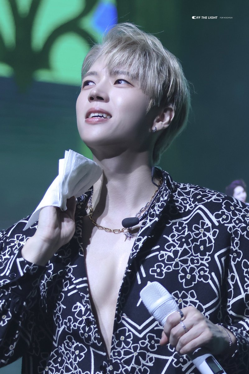 offthelight_wh's tweet photo. 230205 나무랄 데 없는 하루

티슈가 될래요

#우현 #남우현 #인피니트
#NAMWOOHYUN #INFINITE https://t.co/gKEMJbMDMU
