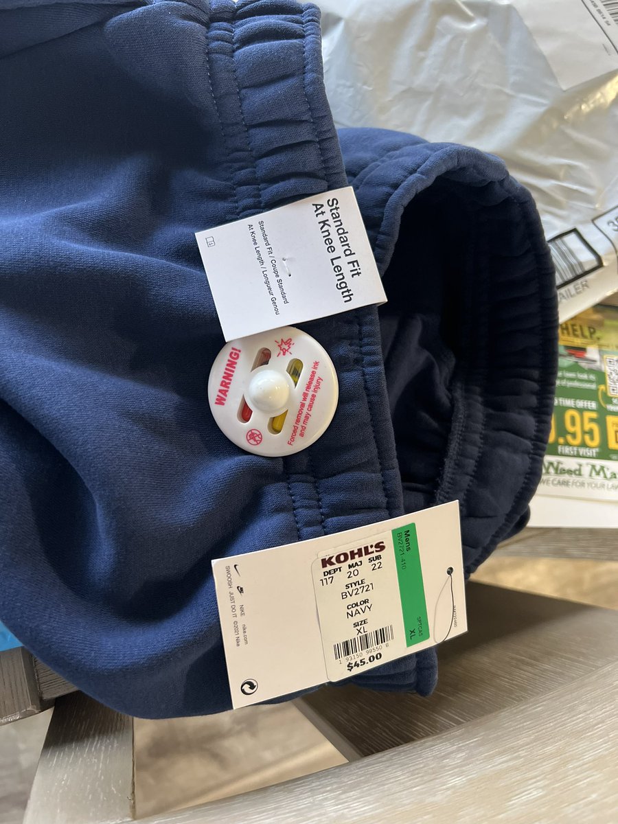 amyjo1026's tweet photo. When you order @Kohls online to avoid going to the store.  To only receive this in the mail 🤦🏼‍♀️ #fail #noqualitycontrol #kohlsfails https://t.co/WCiXwaTj5r