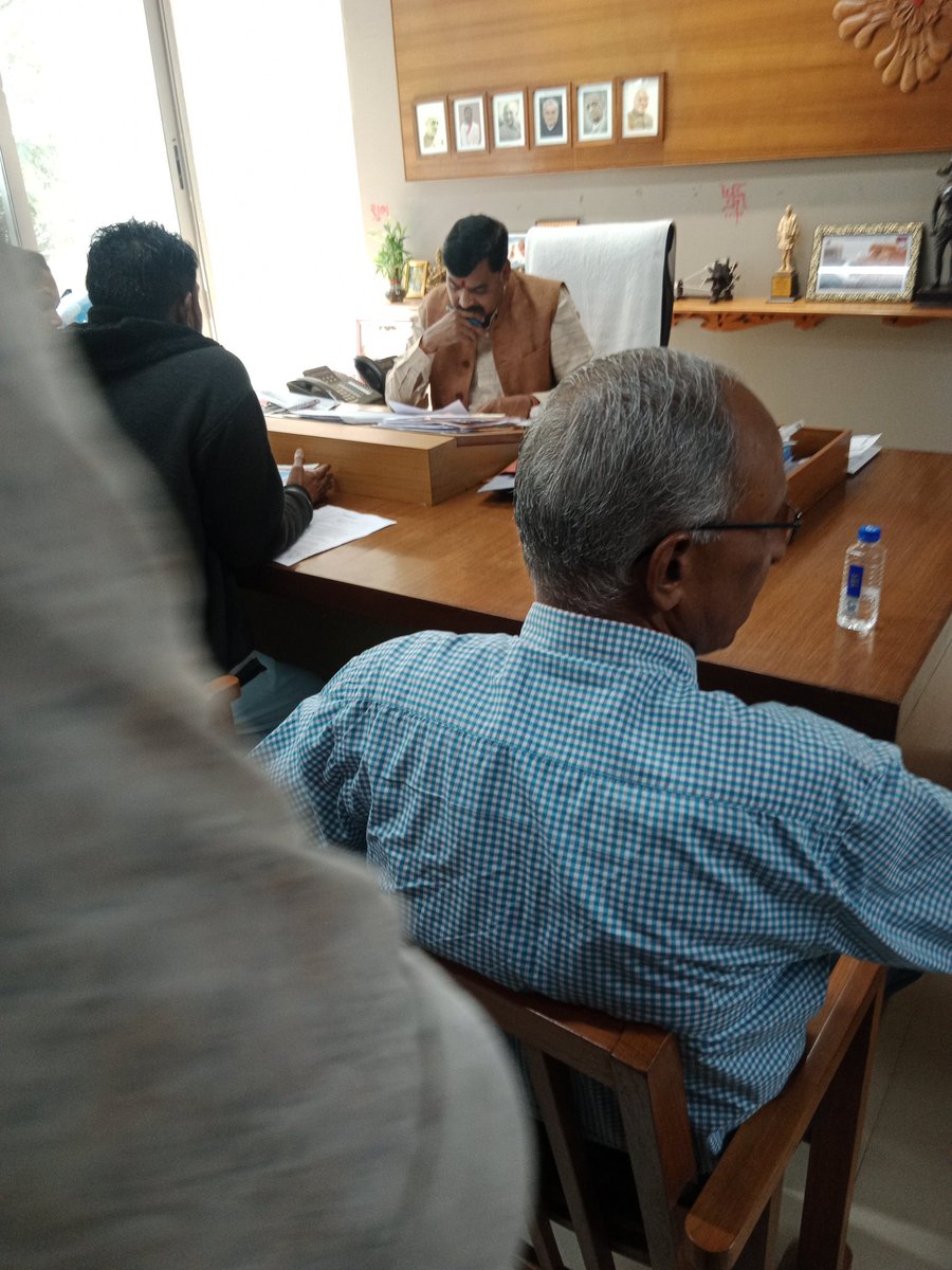 Chetan252525's tweet photo. @kuberdindor સાહેબ શ્રી ને વિદ્યા સહાયક ઉમેદવાર વતીથી નમ્ર વિનંતી કે ચાલુ વિદ્યાસહાયક ભરતીમાં મહેકમ મુજબ વધારો કરી ઉંમર ના ઉંબરે આવીને ઉભેલા વિદ્યાસહાયક મિત્રો ને યોગ્ય ન્યાય આપો......
@kuberdindor @hirenkotak @prafulpbjp https://t.co/2ODOYHTda6