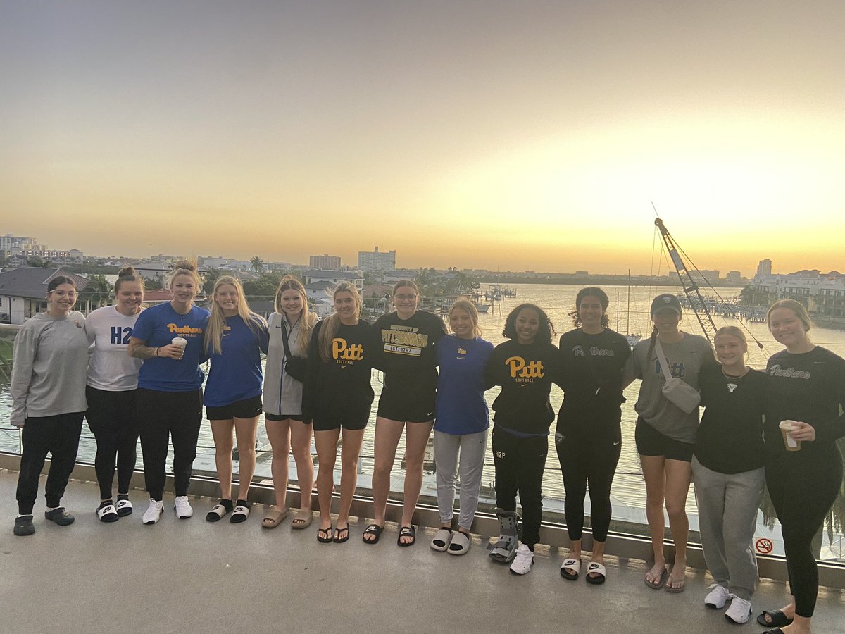 GOOD MORNING ☀️ Florida morning coffee and sunrise crew. Appreciating the small moments together with amazing Panther humans is my Why!