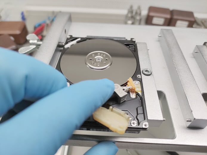 030 Datenrettung Berlin GmbH (@030datenrettung) on Twitter photo Hitachi Festplatte reparieren nach Sturz
Die HDD im Laptop wurde nach einem Sturz nicht erkannt. Durch den Austausch der defekten Schreib-/Leseköpfe war eine Wiederherstellung der 2.5" Festplatte möglich.
bit.ly/3jFF0Bu
 #datarecovery #datenrettung #030datenrettung Hitachi Festplatte reparieren nach Sturz
Die HDD im Laptop wurde nach einem Sturz nicht erkannt. Durch den Austausch der defekten Schreib-/Leseköpfe war eine Wiederherstellung der 2.5" Festplatte möglich.
bit.ly/3jFF0Bu
 #datarecovery #datenrettung #030datenrettung