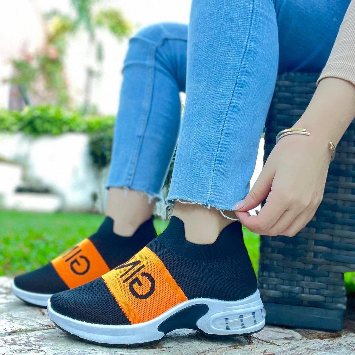 KamarStore's tweet photo. Hoy #jueves llévate:
1 par x tan solo$14.99
2 Pares x solo $25.00
3 pares x solo $36.00
4 pares x solo $44.00
#NoTeLoPerdas #PodesCombinar #SoloEnKamar❤️ https://t.co/r9r6K6efLc