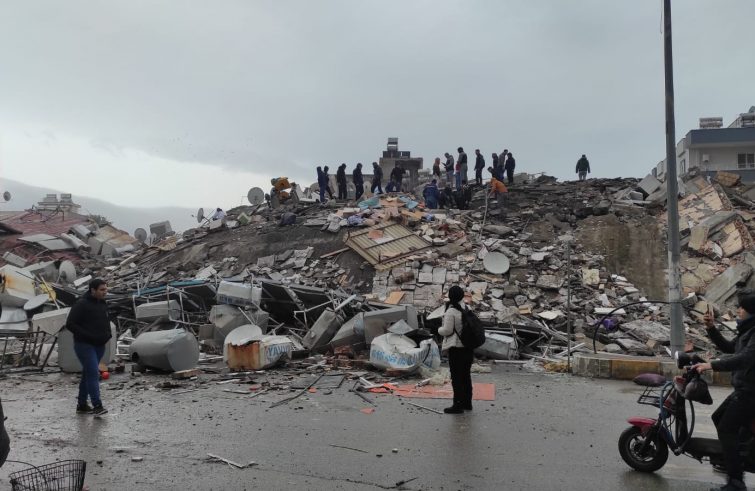#Terremoto in Turchia e Siria: la “carezza” del Papa, dopo Aleppo, arriva a Latakia. Pizzi (Pro Terra Sancta): “Cibo, acqua e coperte sono i bisogni primari” agensir.it/?p=1153285