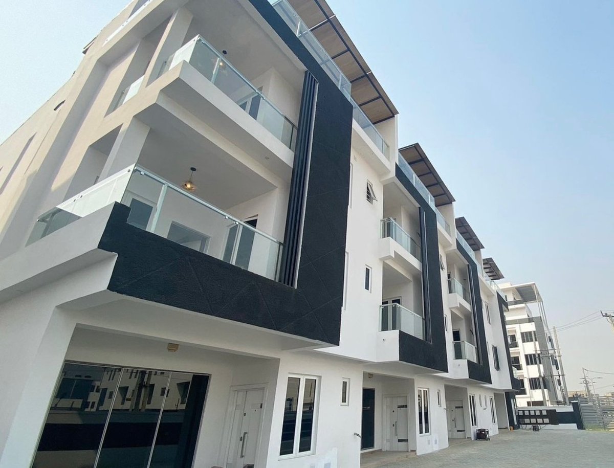 Idealabodeng's tweet photo. For Sale:
Newly built 5 BEDROOM TERRACE DUPLEX
Price:₦185m
Title: Governors consent
Location: IKATE, Lekki, Lagos Island.
#idealabode #realestate | Wike | Mr P | Tambuwal #ObiDattiInAbuja #BBTitians https://t.co/w00xRohY0D