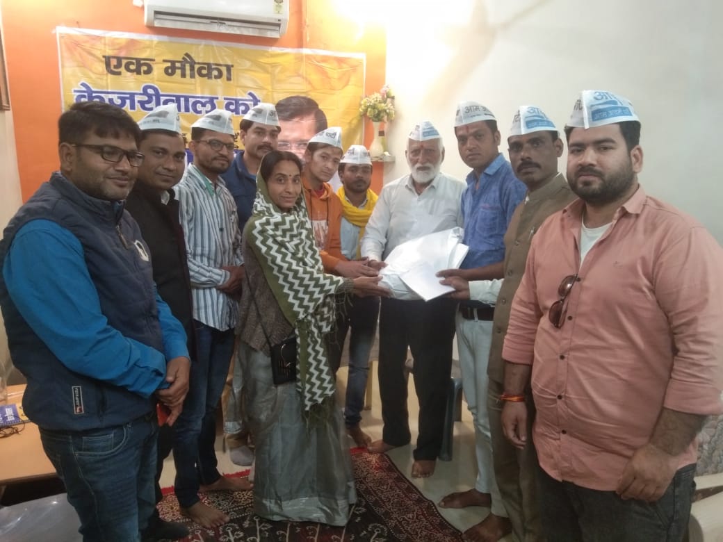 AAPExpressMP's tweet photo. मध्यप्रदेश में सदस्यता अभियान के तहत प्रदेश की बीना और कुरवाई विधानसभाओं में सेंट्रल टीम द्वारा तीसरे दिन विधानसभाओं में Kit का वितरण किया गया।
#AAPMemberShipDrive
@ArvindKejriwal @AamAadmiParty @SandeepPathak04 https://t.co/9B0AS73Ddg