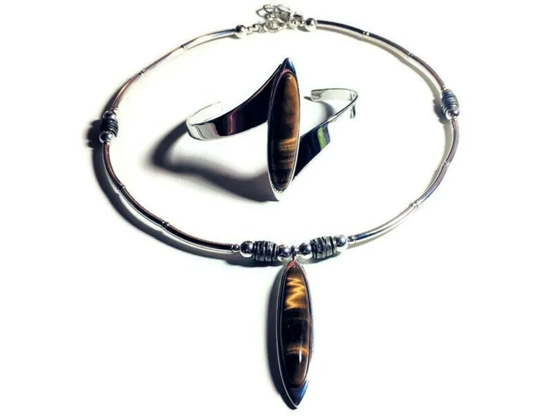 WickedFishBiz's tweet photo. Enigma Set in Tiger Eye - https://t.co/zQAemXiRLj  #handmade #etsy #necklace #bracelet  #pendant #bangle #statementjewelry #statementnecklace #statementjewellery #tigereye #tigerseye #statementearring #tigereyes #tigereyestone #jewelry #ValentinesDay #valentinesgift https://t.co/GgRTihIyzI