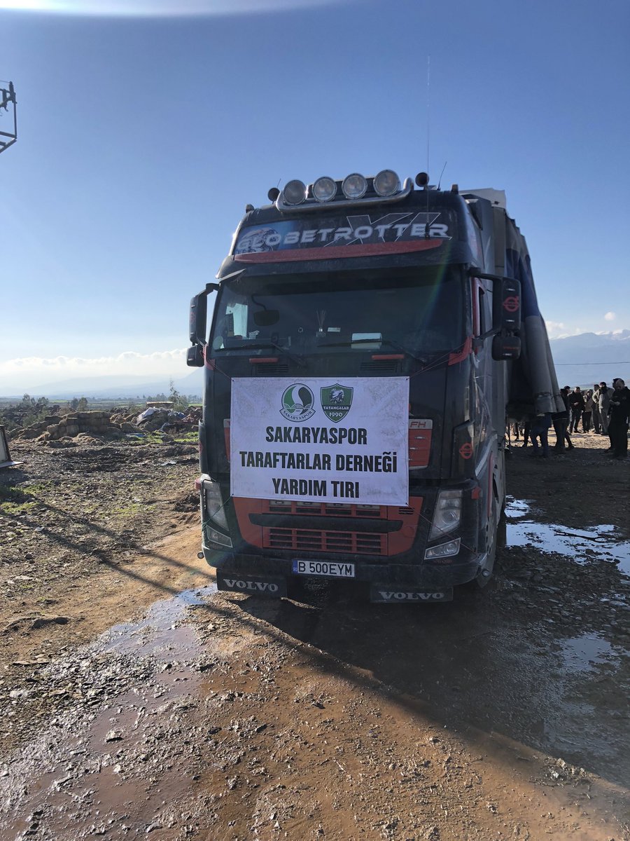 📍Atatürk Spor Salonunda topladığınız yardımları Kırıkhan İncirli köyüne getirdik. Depremden sonra köye gelen ilk yardım ekibiyiz. 

💚🖤 Çok yaşa Sakaryaspor.