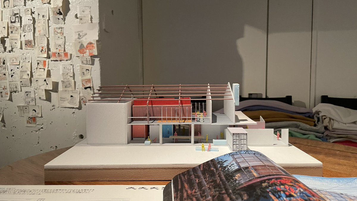 dai_katsuragawa's tweet photo. 【展覧会】「大大大學」展にて、初日のトークで話題にさせてもらった「GUDSKUL」を模型にして搬入しました！他の作品も濃いので、よろしければみなさんぜひオープンスクールへ！！ https://t.co/ct4dJAnSL5