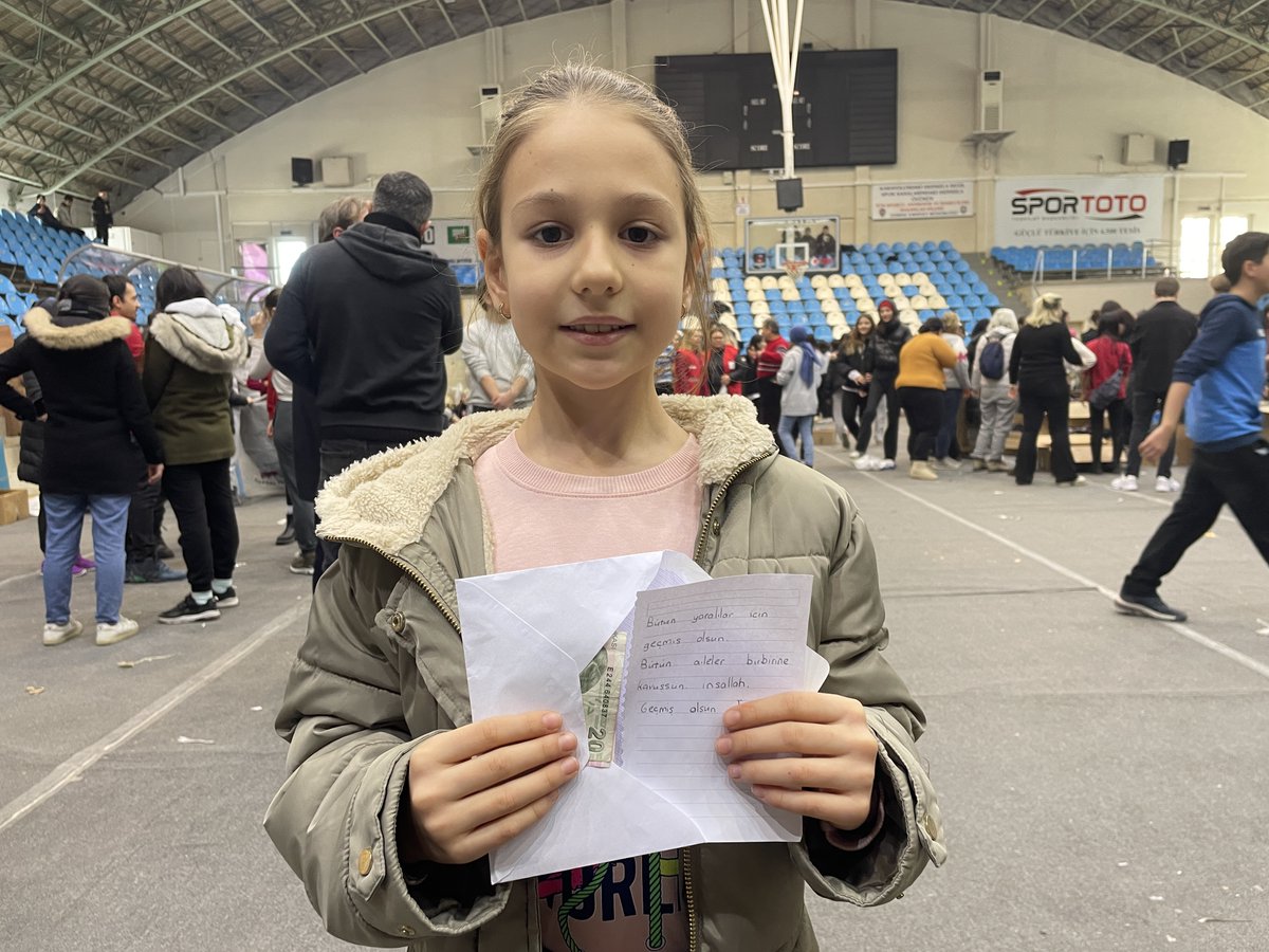 egitimajansi's tweet photo. Edirne'de bir ilkokul öğrencisi harçlıklarını "Geçmiş olsun Türkiye'm" notuyla gönderdi.
https://t.co/UcqeKoK9zi https://t.co/BTG8v21m1G