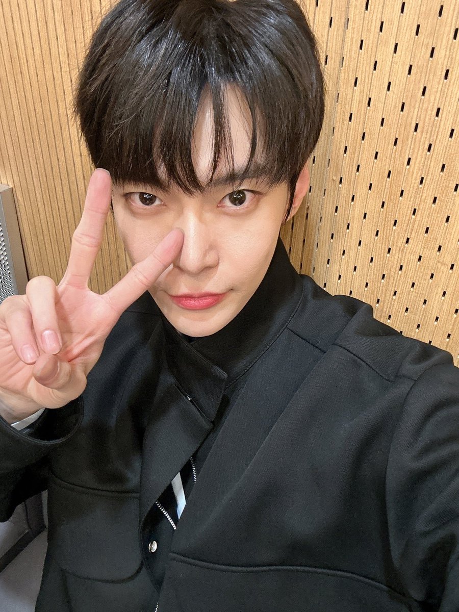 doyoung_bbl's tweet photo. [230207] dy🫧 {sent - 7:19 pm KST}

(photo)

(photo)

(photo)

suddenly sending a picture hehehe https://t.co/GmtBQGqNLl