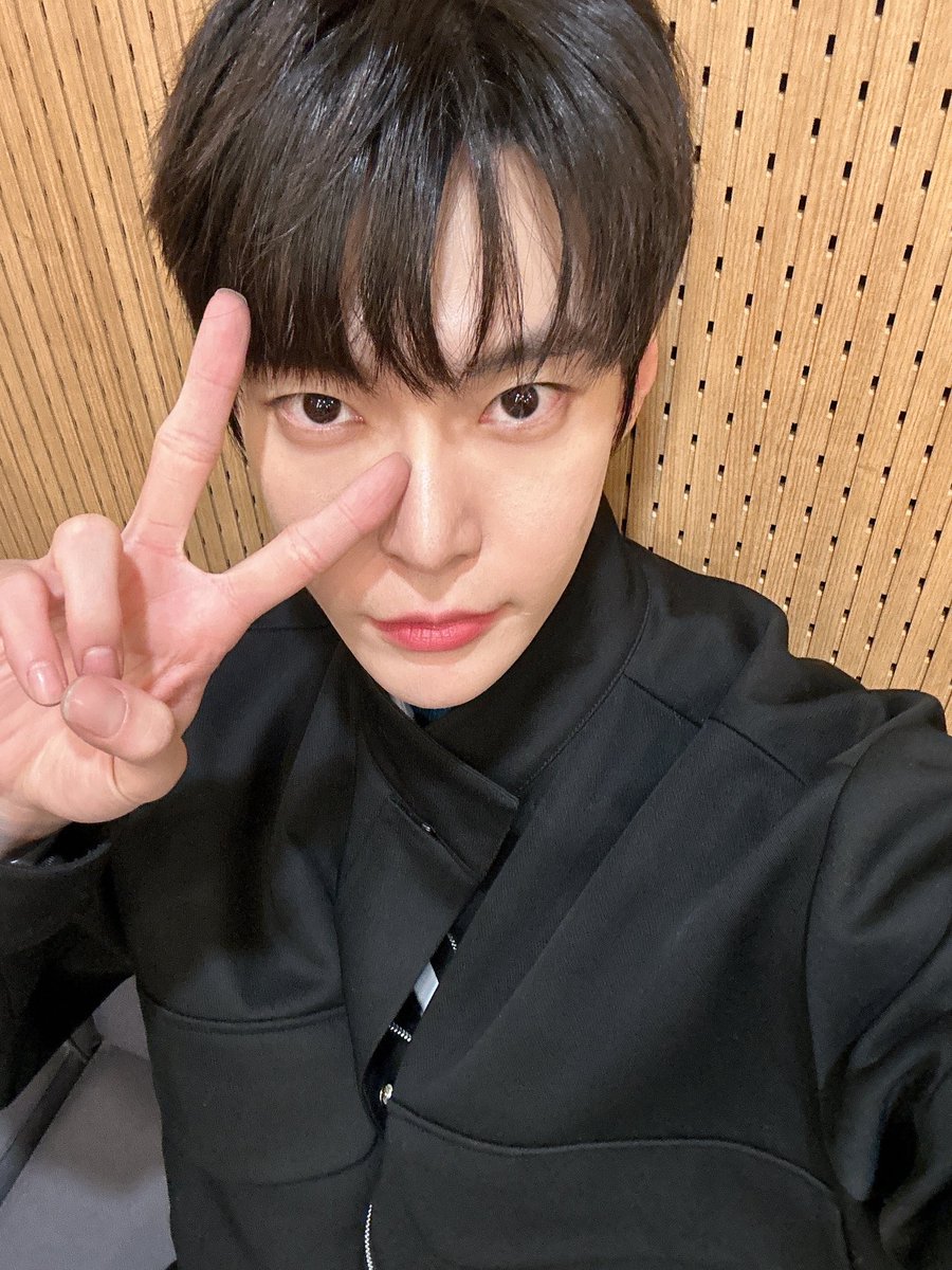 doyoung_bbl's tweet photo. [230207] dy🫧 {sent - 7:19 pm KST}

(photo)

(photo)

(photo)

suddenly sending a picture hehehe https://t.co/GmtBQGqNLl