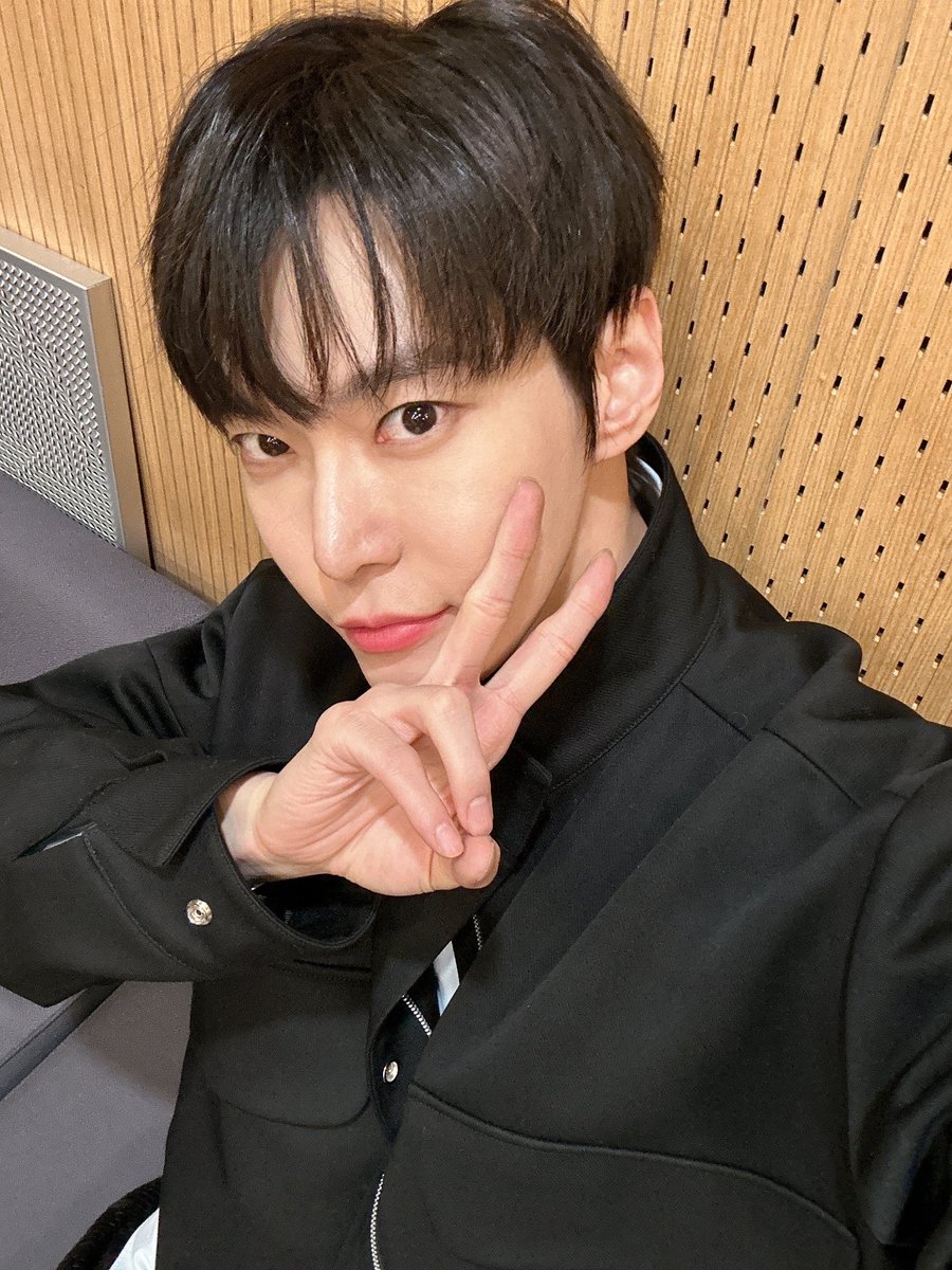 doyoung_bbl's tweet photo. [230207] dy🫧 {sent - 7:19 pm KST}

(photo)

(photo)

(photo)

suddenly sending a picture hehehe https://t.co/GmtBQGqNLl
