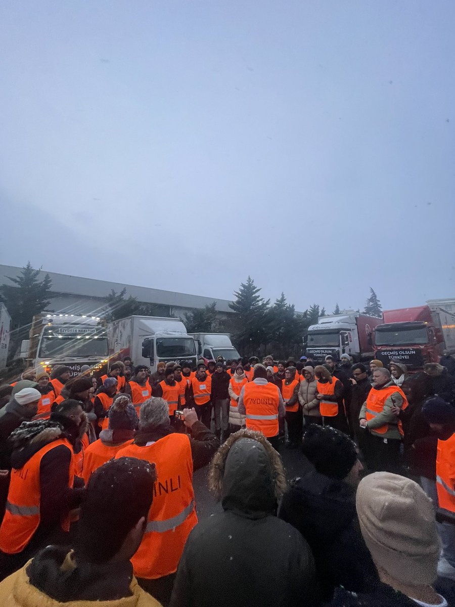 1mesutcakiroglu's tweet photo. @ajans_muhbir Ben aydınlı grupta çalışıyorum yani Polo markasıda bizim bünyemizde deprem olduğunu andan itibaren nasıl yardım ettiğimiz belli 7 tır dün gece yola çıktı böyle hassas durumlarda haber yapılırken araştırmanızı tavsiye ederim. @AydinliKariyer https://t.co/Ts6HBzMw4q