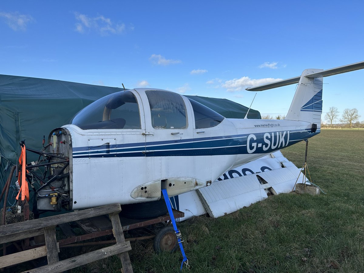 I did my PPL skills test in this aircraft. It’s a shame to see it in this state #ppl #aviation