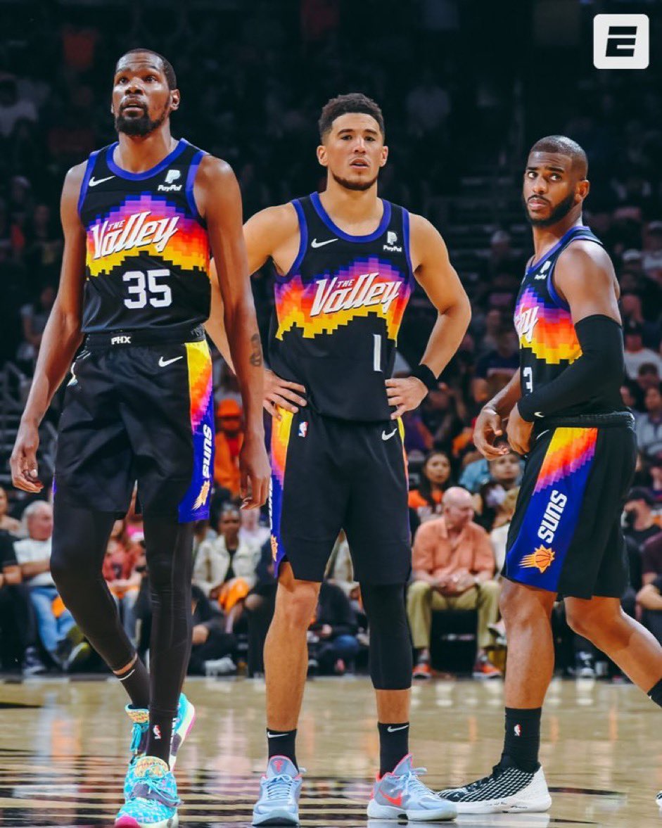 NBANews's tweet photo. Kevin Durant to the Suns 👀 #nba https://t.co/gtHgrkqcuc