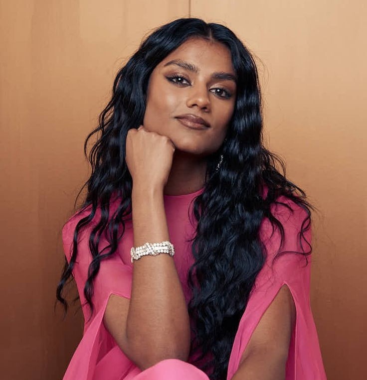 Riâ Anbami 

32 🎶
•hija menor de la familia mas rica de toda India
•Profesora de Canto con Mención en Teatro Musical en The Juilliard School
•heterosexual 

♡ las reinas no esperan ni desean, ellas deciden ♡

#FreeRol 
#Sexrol