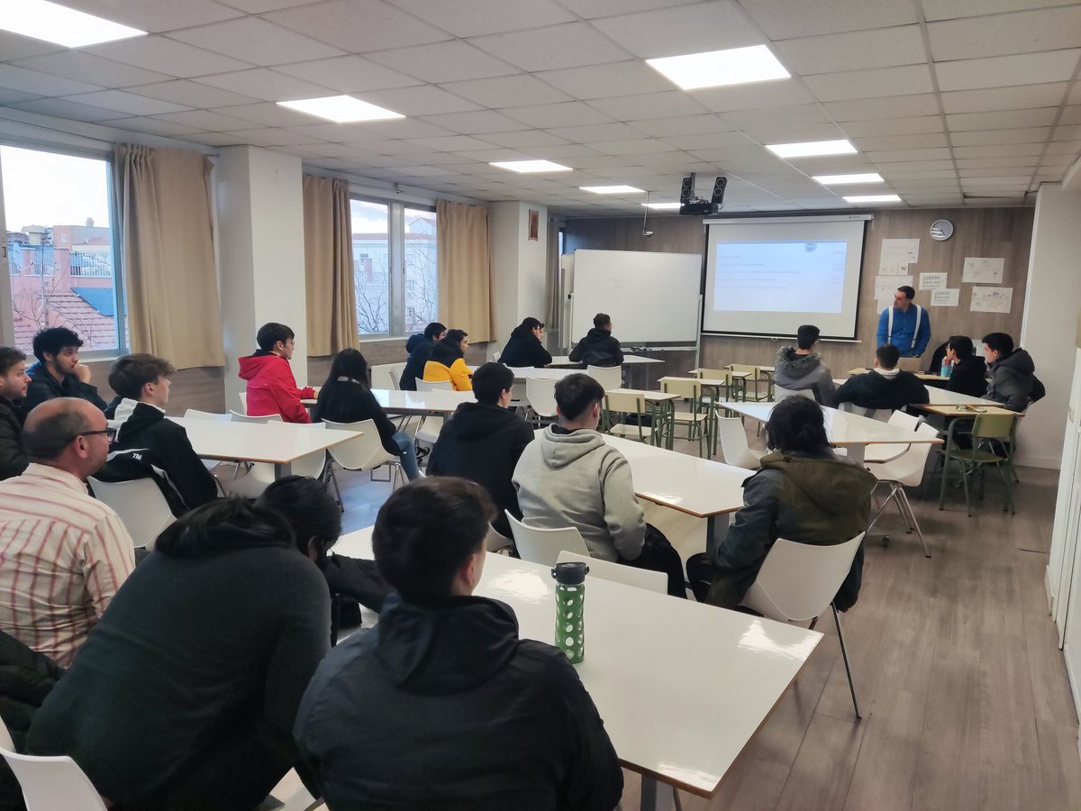 Muchas gracias <a href="/manufosela/">Mánu Fosela</a> por visitarnos y dar luz a nuestros alumnos de #DAM para afrontar mejor sus próximas prácticas de #FCT con vosotros en <a href="/kairos_ds/">@kairos_ds</a>
<a href="/colegioSASR/">Santa Ana y San Rafael</a> <a href="/colemarianistas/">Colegios Marianistas #MEWE #DelYoAlNosotros</a> <a href="/MarianistasES/">Compañía de María - Marianistas</a> <a href="/ecatolicmadrid/">Escuelas Católicas Madrid</a>