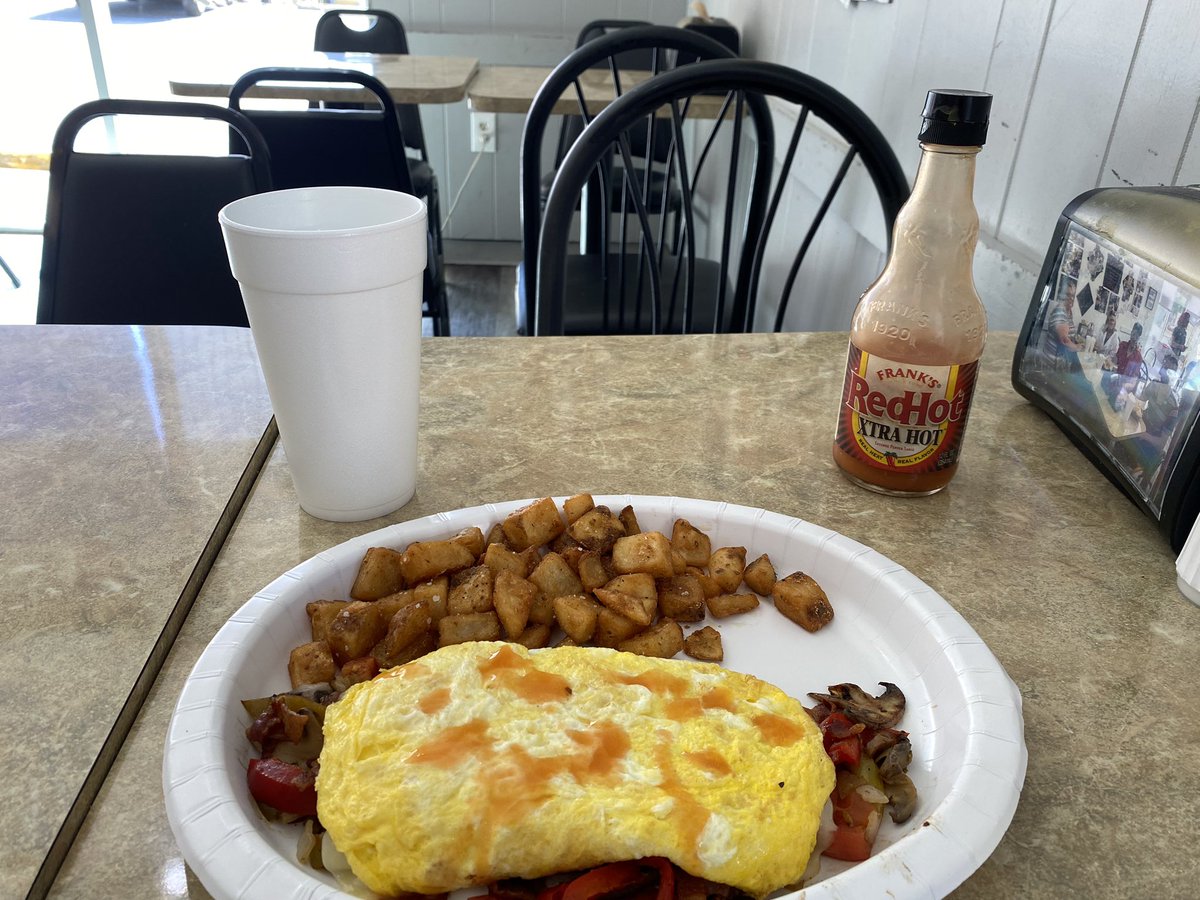 EatsandRoads's tweet photo. Looking for breakfast or lunch in the Jax Riverside area? Give Barrs Street Eats a try….on Barrs Street between Riverside Avenue and Oak Street. Great local establishment, solid menu and reasonable prices. Solid omelet game 🍳🥚#RiversideJax #foodies https://t.co/J4Lv2u0Wgn