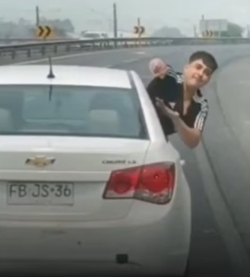 INF0SCHILE's tweet image. ⚠️#Pelequen #Ruta5Sur Carabineros Detiene a 2 #Delincuentes. Tras Atacar a Móvil con Personal de #Conaf.