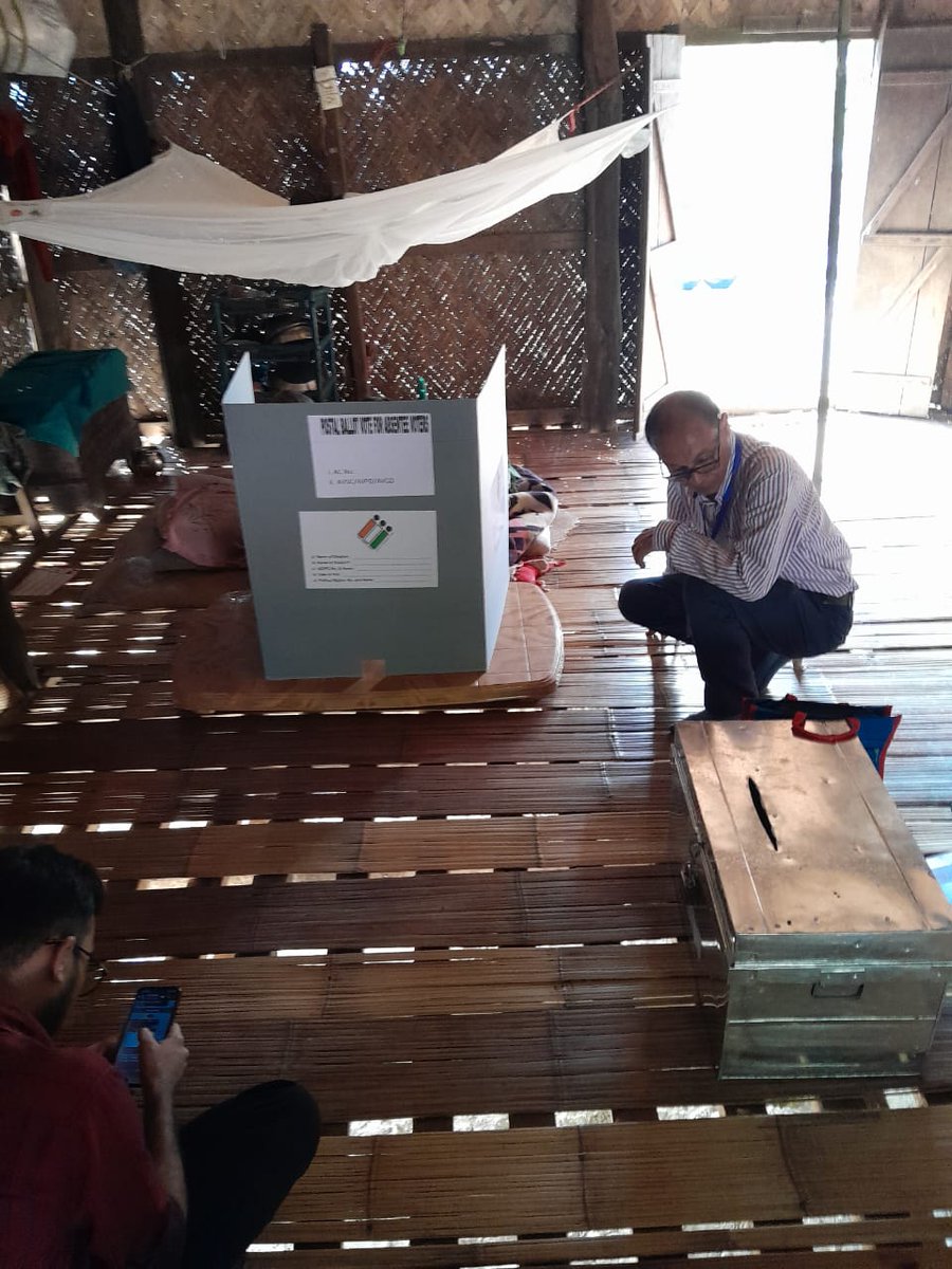 Voting going on for Persons with Disabilities and 80+ aged voters who wish to vote from their home under 36-Santirbazar (ST) Assembly Constituency in South Tripura District.
#TripuraElections2023 
#everyindianvotematters
#MyVoteMyRight

<a href="/ECISVEEP/">Election Commission of India</a> 
<a href="/SpokespersonECI/">Spokesperson ECI</a> 
<a href="/ceotripura/">CEO, Tripura</a>