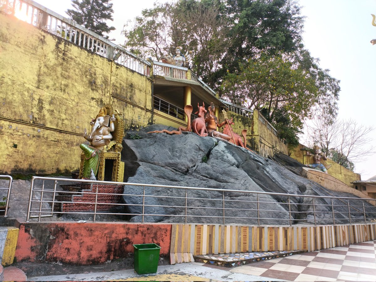 PicturesDelight's tweet photo. Beautiful Chakreshwar Temple 🙏
@guwahaticity 
#temple #view https://t.co/Rl4j8c6iQl