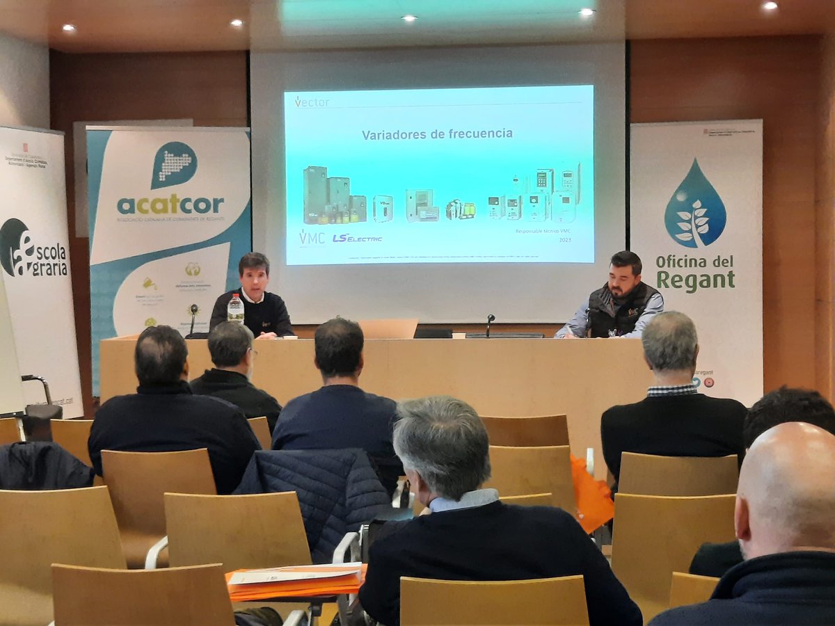 EATarrega's tweet photo. Acollim a l'#EATàrrega 2 jornades d'@acatcoregants!🙌

La primera tenia com a objectiu donar a conèixer un sistema de monitoratge que permet estalviar en la factura elèctrica i, la segona, ha tractat sobre bombament solar amb variadors de freqüència.

#Linkener @VectorMotorCont https://t.co/xJX8SNsp6s