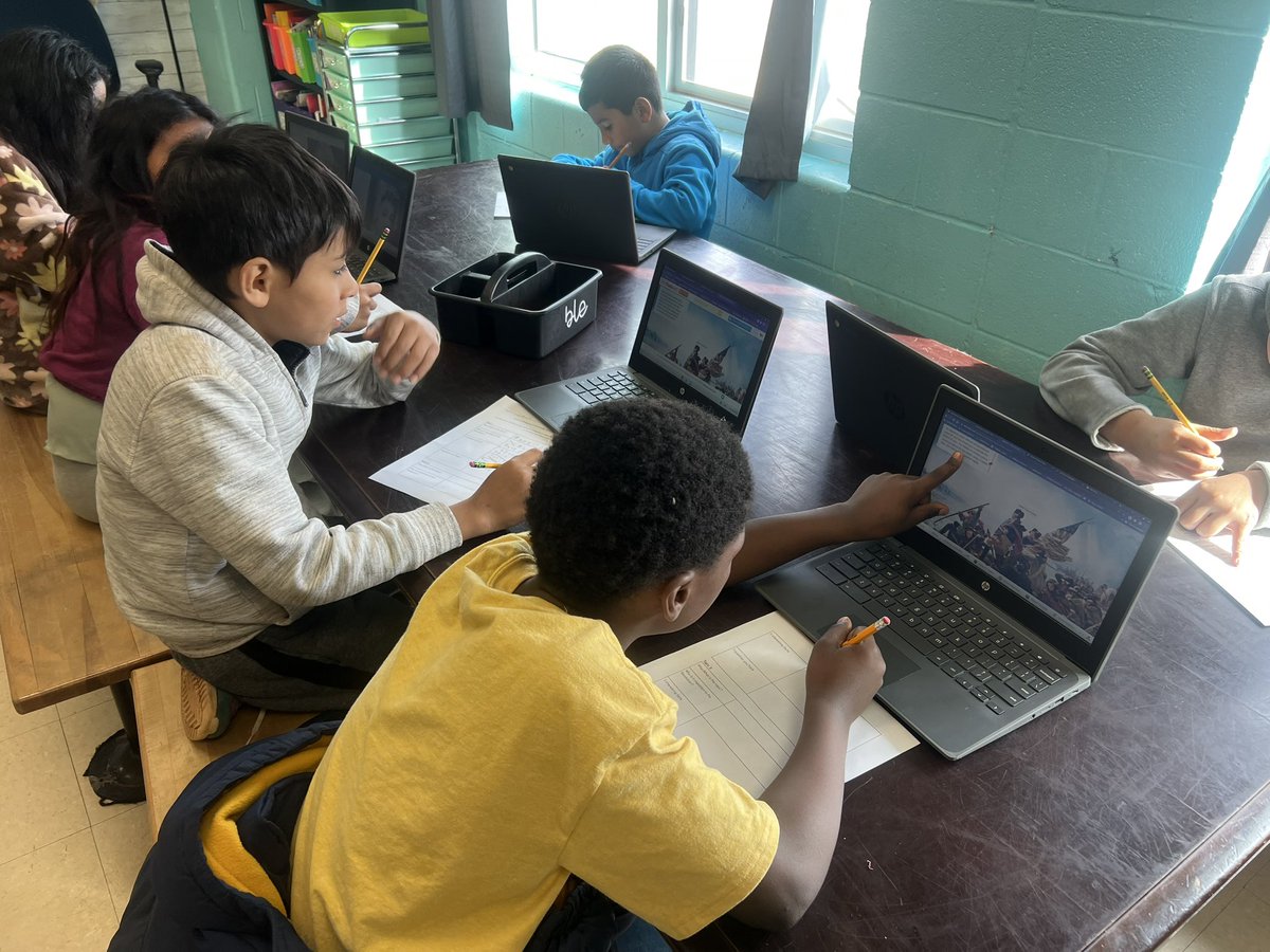 SterlingElemen1's tweet photo. Researching to build background knowledge about The American Revolution on their #AllBlock Flex Day! 💻 @CharMeckSchools @ELeducation #Module3 #4thGrade #SiSePuede #YesWeCan #sterlingpride🐯 @hayleypfau https://t.co/MdqSmJTc9T